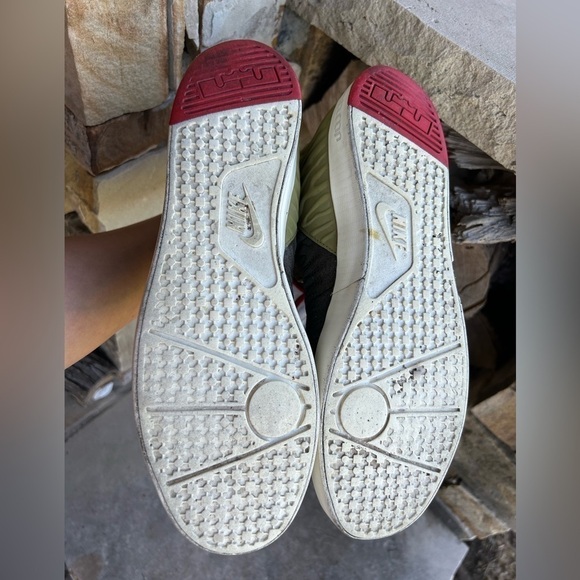 Nike LeBron XI Lifestyle hitop Olive/green red shoe laces mens sneakers Sz-8.5 G - Picture 4 of 14